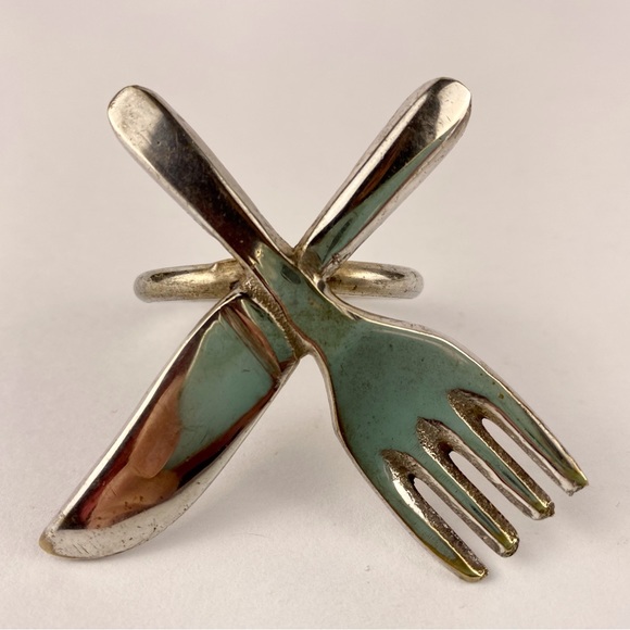 Pier 1 Napkin Rings set of 8, knife and fork design, silver plated - Picture 2 of 8